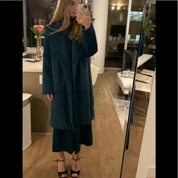 MATCHING SET - emerald green satin jumpsuit and fur coat - Picture 1 of 10